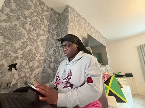 Snapshot of blacksexybeauty31 chatting on June 2, 9:33 am blacksexybeauty31 online show from June 2, 9:33 am