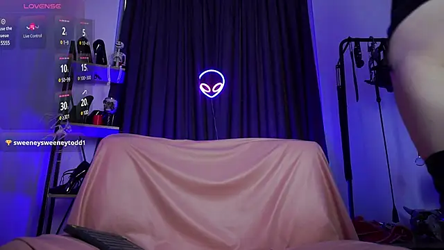 CyberXGoddess online show from December 6, 6:04 am