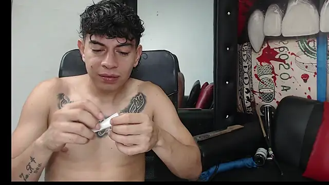 Strongernastyx online show from December 7, 9:39 am