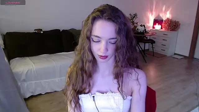 Weeissy online show from December 1, 5:02 pm