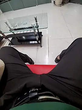 Snapshot of chaunguyen1993 chatting on December 16, 10:42 am chaunguyen1993 online show from December 16, 10:42 am