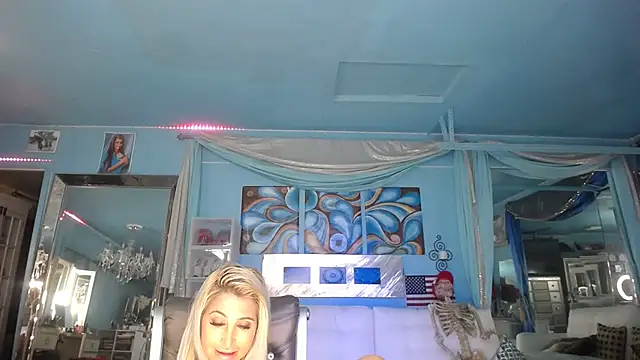 ADRIANNA FOX online show from February 8, 6:43 am