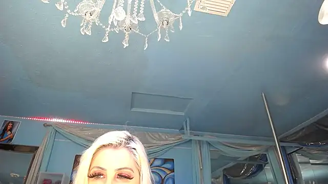 ADRIANNA FOX online show from September 16, 5:19 am