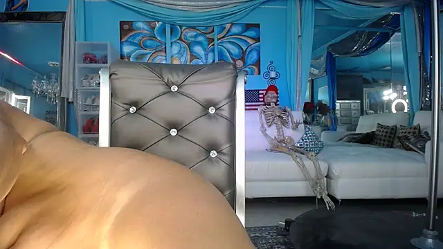 ADRIANNA FOX online show from October 9, 9:40 am