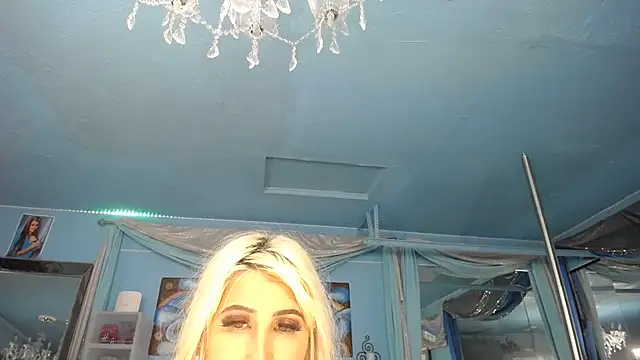 ADRIANNA FOX online show from March 23, 3:32 am