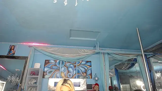 ADRIANNA FOX online show from April 14, 8:31 am