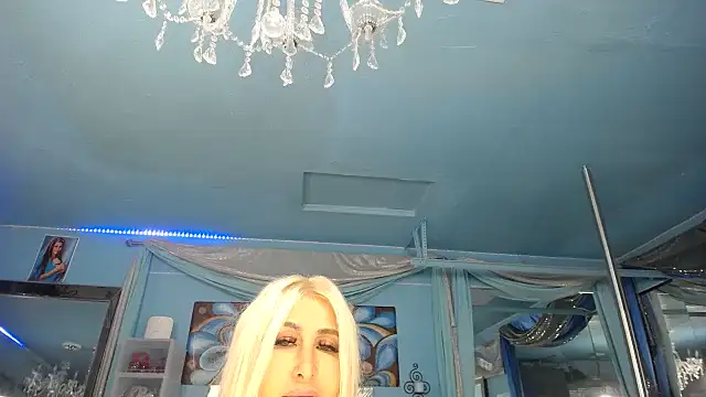 Snapshot of ADRIANNA_FOX chatting on July 11, 4:26 am ADRIANNA FOX online show from July 11, 4:26 am