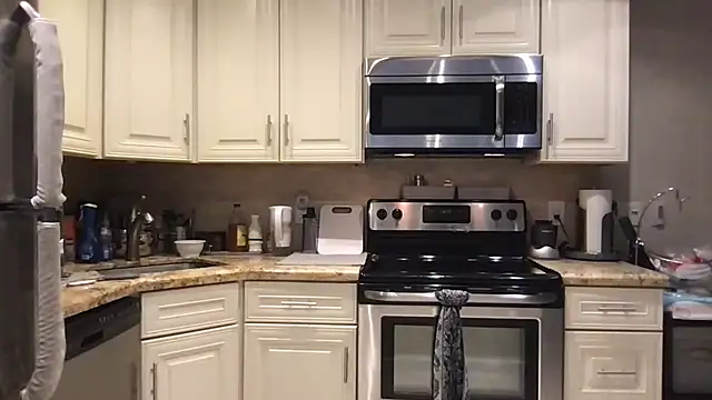 BigGuyMuscle online show from April 8, 4:18 pm