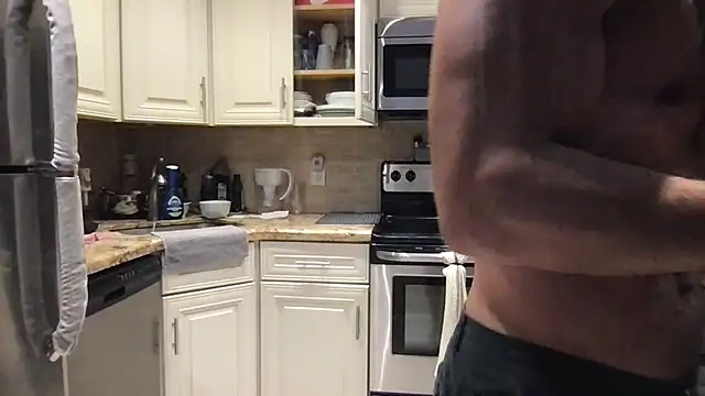 Snapshot of BigGuyMuscle chatting on June 18, 11:20 pm BigGuyMuscle online show from June 18, 11:20 pm