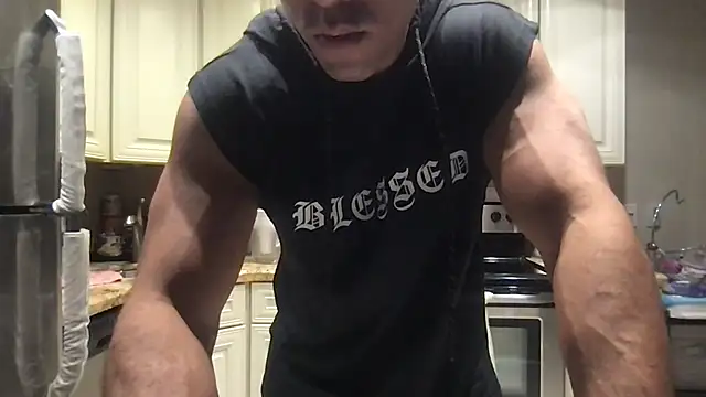 Snapshot of BigGuyMuscle chatting on June 20, 1:19 am BigGuyMuscle online show from June 20, 1:19 am