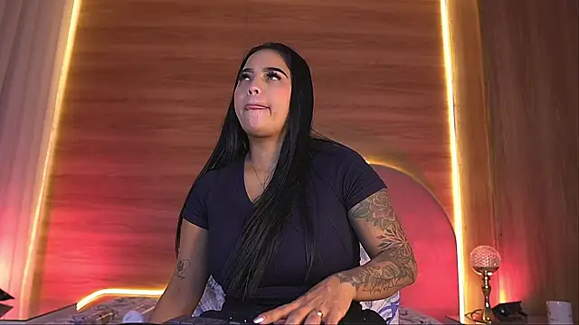 alexaa walker online show from April 6, 11:33 am