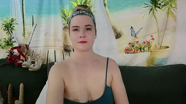 Snapshot of Kellylynn69 chatting on December 4, 1:25 am Kellylynn69 online show from December 4, 1:25 am