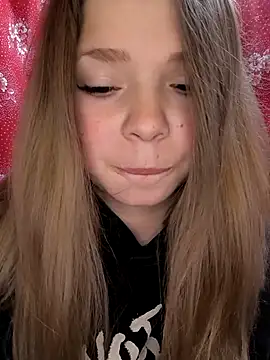 Zuli Kiska online show from December 14, 8:24 pm