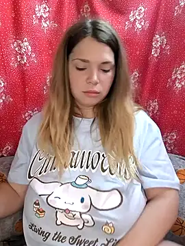 Snapshot of Zuli_Kiska chatting on June 11, 5:49 am Zuli Kiska online show from June 11, 5:49 am