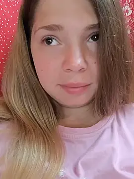 Snapshot of Zuli_Kiska chatting on July 3, 6:31 am Zuli Kiska online show from July 3, 6:31 am