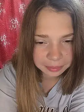 Snapshot of Zuli_Kiska chatting on July 6, 5:37 am Zuli Kiska online show from July 6, 5:37 am