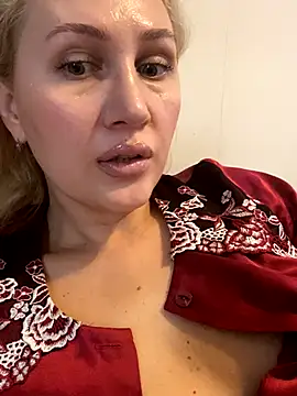 YourBlondee online show from November 5, 2:44 am