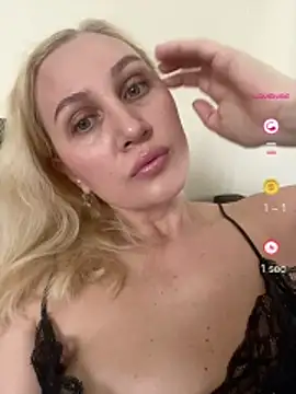 YourBlondee online show from May 6, 3:57 am