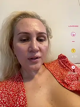 YourBlondee online show from June 4, 12:33 pm