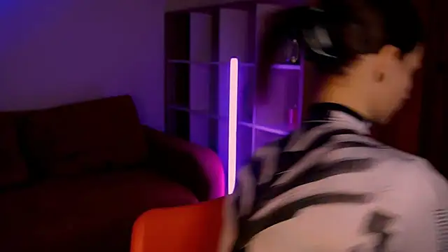 ItsAlisia online show from November 21, 1:43 pm