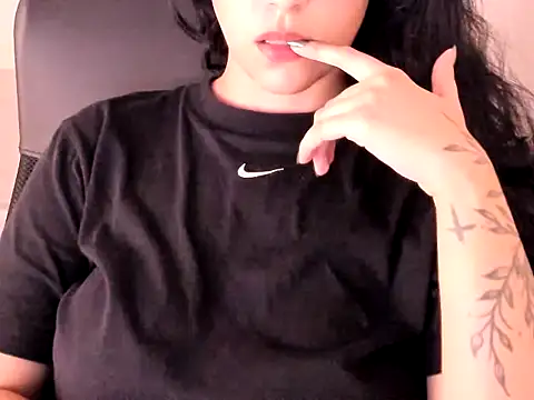 Snapshot of Kristenbr chatting on April 8, 11:16 pm Kristenbr online show from April 8, 11:16 pm