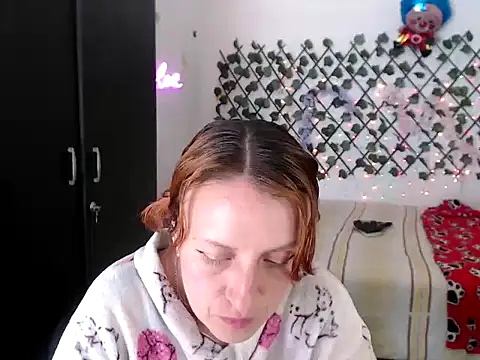 kittykalor09 online show from March 26, 6:35 pm