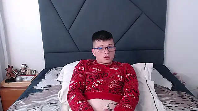 MathewCollin online show from February 1, 4:33 pm