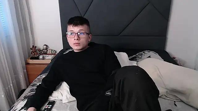 MathewCollin online show from February 1, 9:19 pm