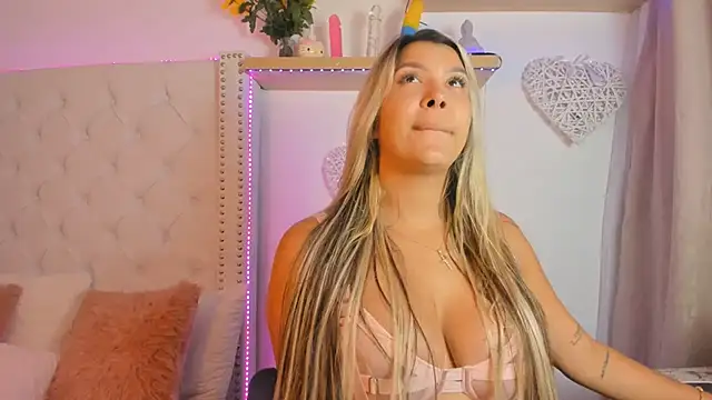 sara montiell online show from December 5, 10:34 pm