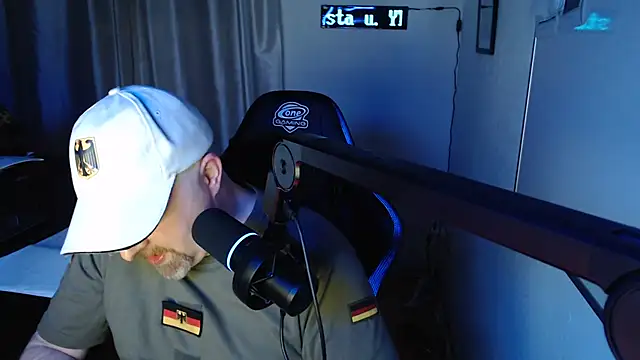 DerPornoPete online show from December 21, 10:30 pm