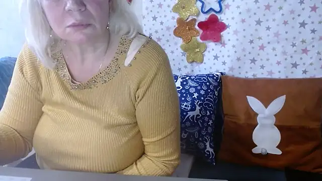 QueenLana online show from December 15, 11:25 am