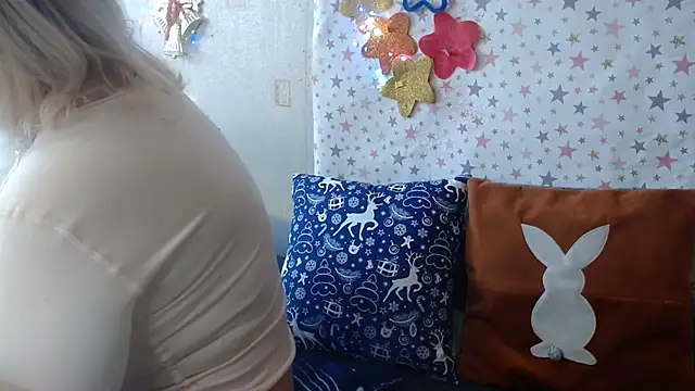 QueenLana online show from February 4, 9:15 am