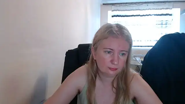 Snapshot of PeterAndJen chatting on June 24, 5:17 am PeterAndJen online show from June 24, 5:17 am