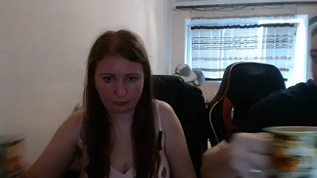 Snapshot of PeterAndJen chatting on July 7, 7:40 pm PeterAndJen online show from July 7, 7:40 pm