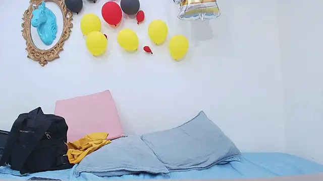 Snapshot of timkerbell_ chatting on October 9, 7:12 pm timkerbell online show from October 9, 7:12 pm