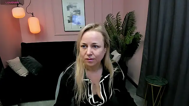 Snapshot of GabrielGold chatting on May 7, 8:25 pm GabrielGold online show from May 7, 8:25 pm