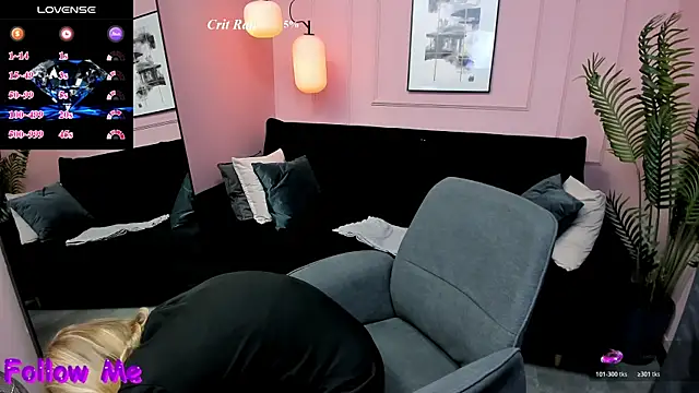 Snapshot of GabrielGold chatting on June 4, 8:26 pm GabrielGold online show from June 4, 8:26 pm