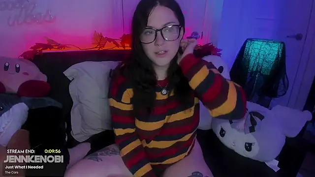 Snapshot of JennKenobi chatting on October 17, 3:36 pm JennKenobi online show from October 17, 3:36 pm