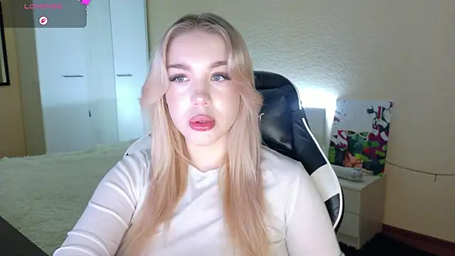 Snapshot of ariashaa chatting on December 4, 2:26 pm ariashaa online show from December 4, 2:26 pm