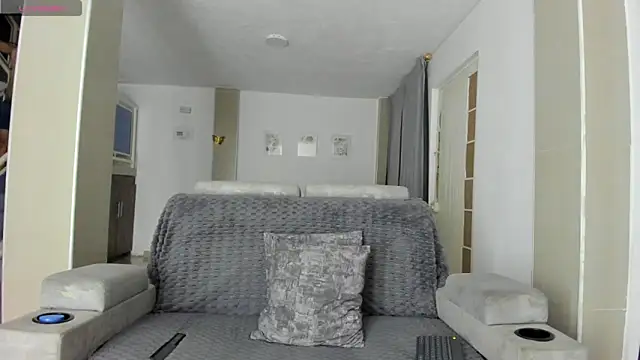 DulceRomance online show from April 15, 2:07 am