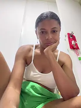 Snapshot of angelica_af chatting on December 19, 2:01 am angelica af online show from December 19, 2:01 am
