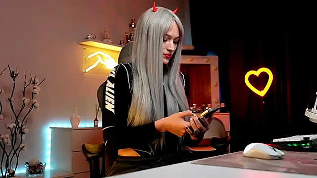 Snapshot of MrsTenderBeast chatting on October 24, 4:03 pm MrsTenderBeast online show from October 24, 4:03 pm