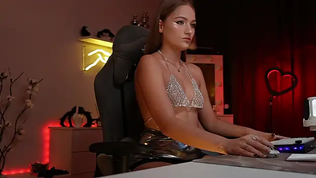 Snapshot of MrsTenderBeast chatting on November 17, 2:34 pm MrsTenderBeast online show from November 17, 2:34 pm