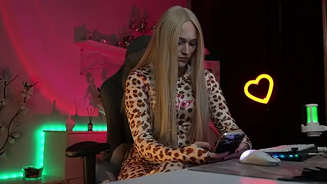 Snapshot of MrsTenderBeast chatting on November 19, 3:01 pm MrsTenderBeast online show from November 19, 3:01 pm