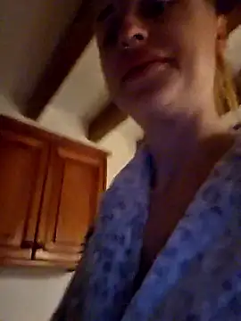 Snapshot of kylie_blck chatting on February 26, 4:00 am kylie blck online show from February 26, 4:00 am