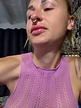 Snapshot of kylie_blck chatting on April 18, 7:29 pm kylie blck online show from April 18, 7:29 pm