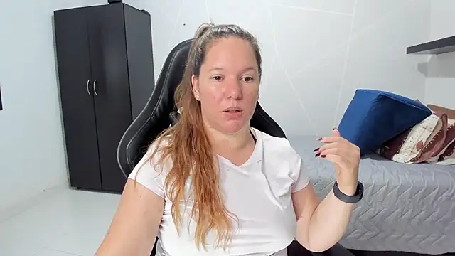 Snapshot of tamy_shine87 chatting on October 10, 12:20 am tamy shine87 online show from October 10, 12:20 am