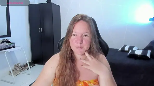 Snapshot of tamy_shine87 chatting on November 17, 1:44 am tamy shine87 online show from November 17, 1:44 am