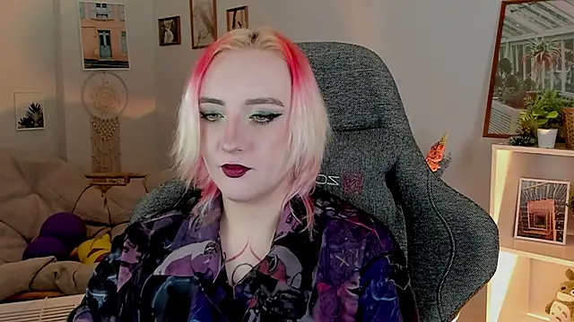 AsheLucker online show from February 8, 8:10 pm