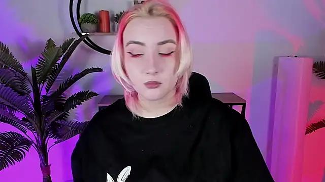 AsheLucker online show from February 16, 5:15 pm